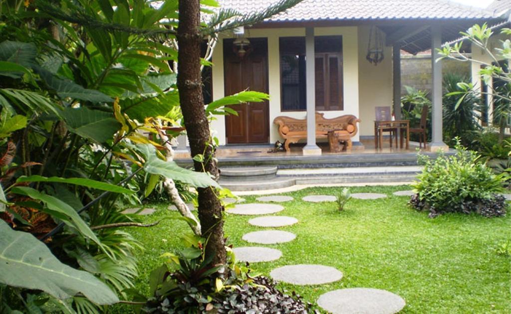 Loka Sari Guest House And Spa Убуд Стая снимка